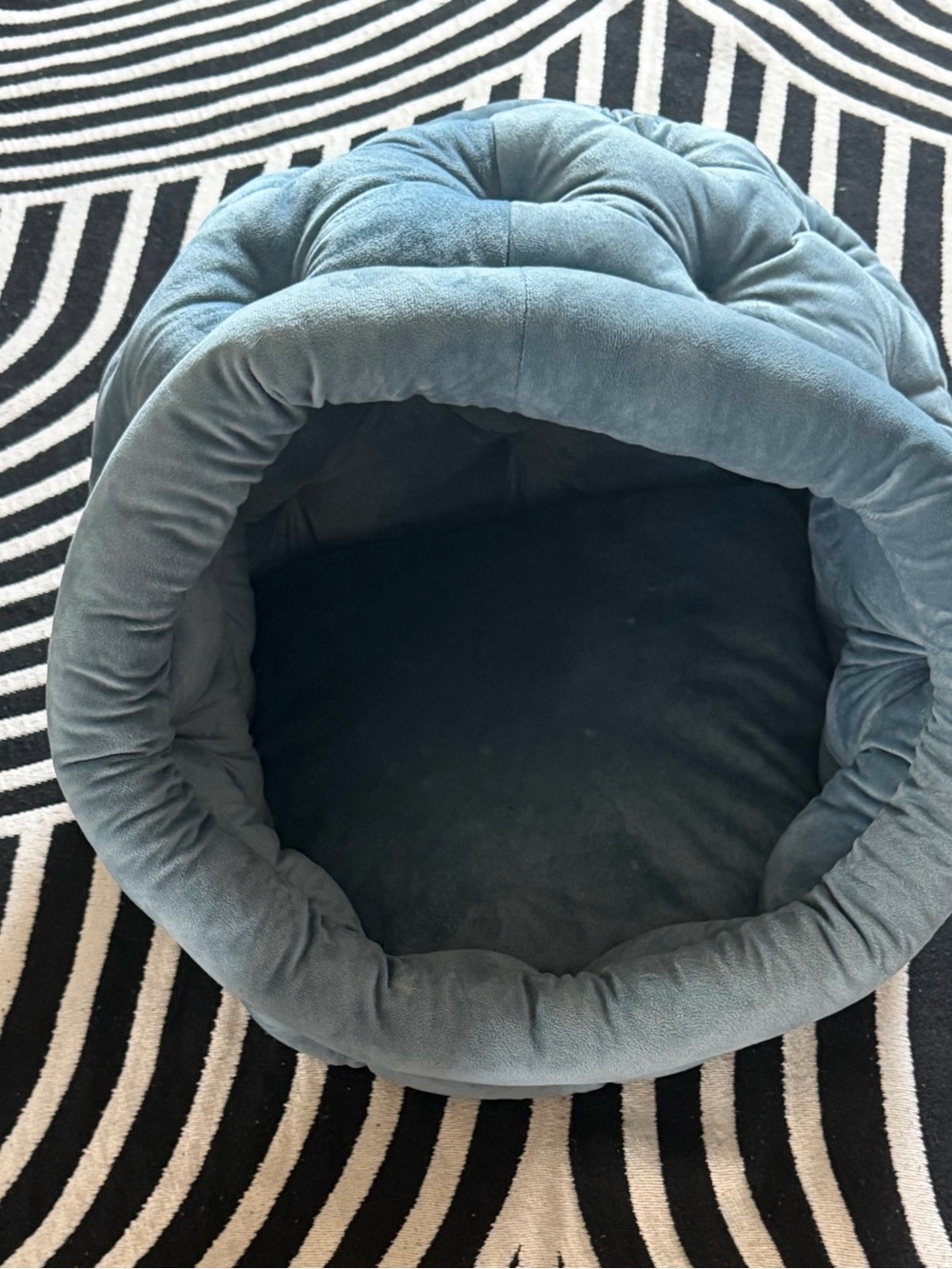soft, semi-enclosed velour house-bed in blue or grey-blue